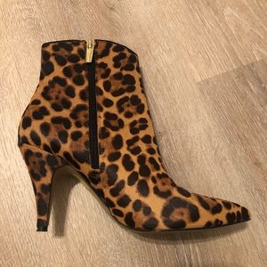 Vince Camuto Leopard booties